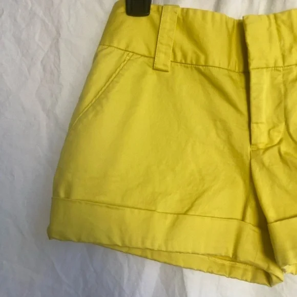 alice + olivia OLIVIA lemon JEAN SHORT Size 4 - Picture 3 of 11